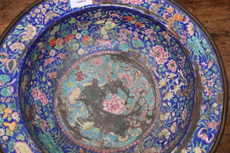 A 19th century Canton enamel basin, diameter 40cm